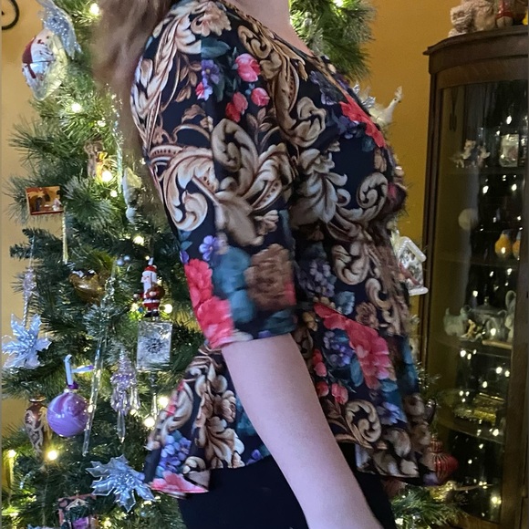 Vintage Jenny floral peplum blouse with pearl buttons and fleur-de-lis’s - Picture 6 of 9